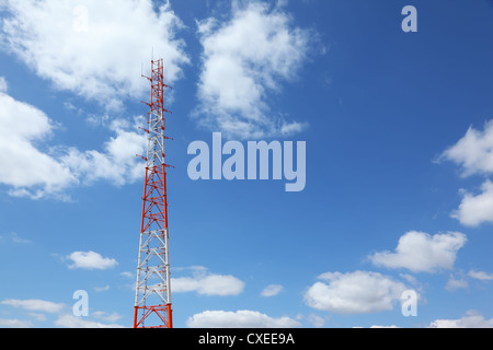 Aerial Mast in dem kleinen Dorf Stockfoto