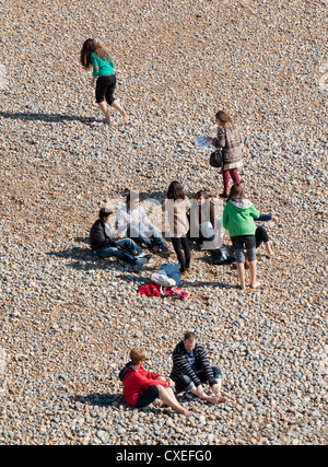 Menschen am Strand von Brighton Stockfoto