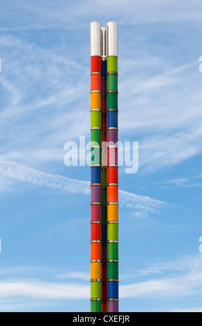 Bunte Lichtsäule vor Mercedes-Benz Museum, Stuttgart, Deutschland Stockfoto