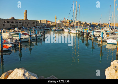 Tourismus und Fischerei Yachten und Boote. Stockfoto