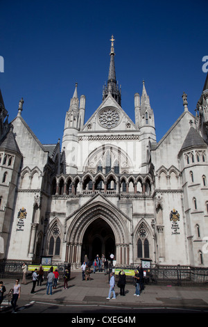 Die Royal Courts of Justice, gemeinhin als Justizpalast, London, UK. Stockfoto
