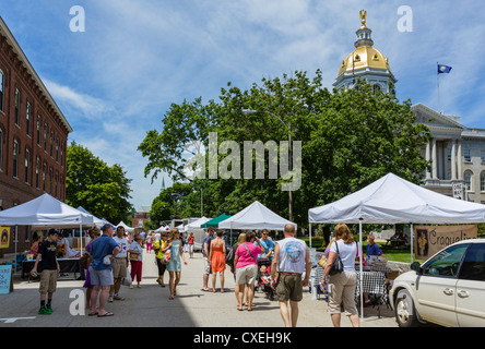 Wochenmarkt vor der New Hampshire State House, Main Street, Concord, New Hampshire, USA Stockfoto