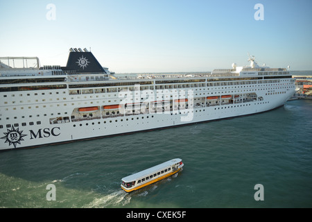 MSC Kreuzfahrten Kreuzfahrt Schiff angedockt an Venedig Cruise Terminal, Venedig, Provinz Venedig, Veneto Region, Italien Stockfoto