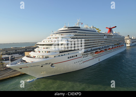 Carnival Cruise Lines "Carnival Breeze" Kreuzfahrt Schiff angedockt an Venedig Cruise Terminal, Venedig, Provinz Venedig, Veneto, Italien Stockfoto