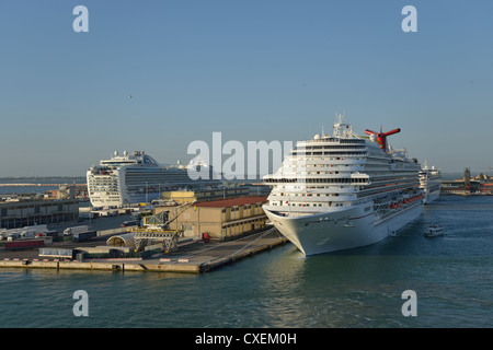 Carnival Cruise Lines "Carnival Breeze" Kreuzfahrt Schiff angedockt an Venedig Cruise Terminal, Venedig, Provinz Venedig, Veneto, Italien Stockfoto