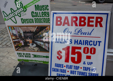 New York City, NY, USA, Straßenszenen, amerikanische Werbeplakate, Barber Shop Zeichen im Bereich DUMBO, Brooklyn Stockfoto