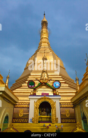 Die SULE PAYA und seiner achteckigen Form ZEDI sind 2000 Jahre alt - YANGON, MYANMAR Stockfoto