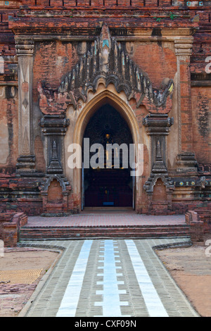 Eingangsbereich des SULAMANI-Tempels, erbaut im Jahr 1183 von Narapatisithu - BAGAN, MYANMAR Stockfoto