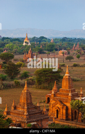 Sonnenaufgang von SHWESANDAW Tempel - BAGAN, MYANMAR Stockfoto