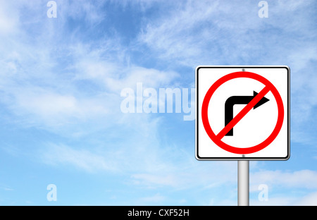 Straßenschild rechts nicht über blauen Himmel leer für text Stockfoto