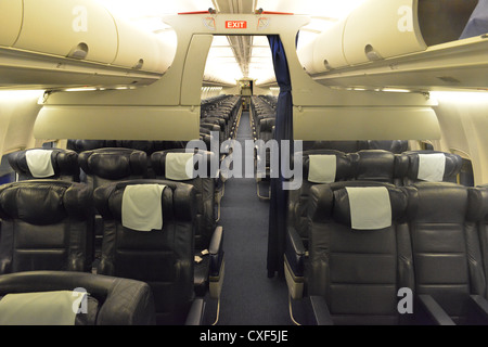 Boeing 737-Interieur in einer Konfiguration mit British Airways. Stockfoto