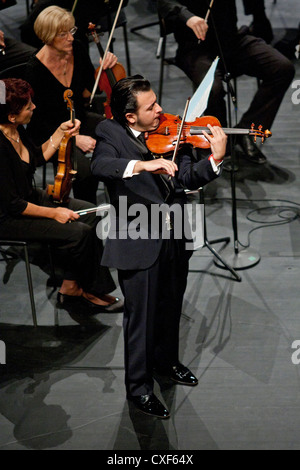 ERNO Kallai (Hun) und The Magyar Radio Symphonic Orchestra führen in Konzert im MUPA am 14. September 2012 in Budapest, Ungarn Stockfoto