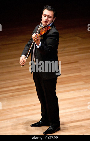 ERNO Kallai (Hun) und The Magyar Radio Symphonic Orchestra führen in Konzert im MUPA am 14. September 2012 in Budapest, Ungarn Stockfoto