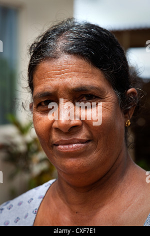 Ältere Frau aus dem Dorf von Waikkal, Sri Lanka Stockfoto