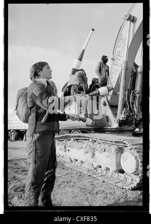 Alex Wilkes Jonglieren. Die Demonstranten stoppen Erdbewegungsmaschinen. M3-Erweiterung Winchester. Twyford down Stockfoto