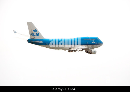 KLM - der fliegende Holländer - Boing 747 im Flug nach dem Start von Sint Maarten. Stockfoto