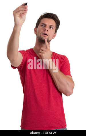 Junger Mann mit dem roten T-shirt schreiben mit Permanentmarker Stockfoto