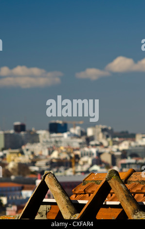 Alfama Viertel Dächer. Panoramablick vom Miradouro Ntra Señora. Lissabon, Portugal Stockfoto
