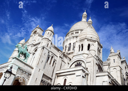 Die Basilika Sacre Coeur ("Basilika des Heiligen Herzens von Jesus") auf dem Montmartre in Paris, Frankreich. Stockfoto