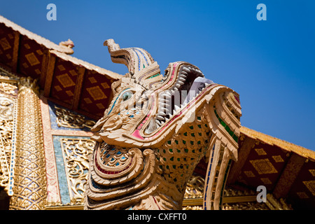 Naga-Dekoration auf Baluster (Detail), Wat Phra Singh, Chiang Mai, Thailand Stockfoto