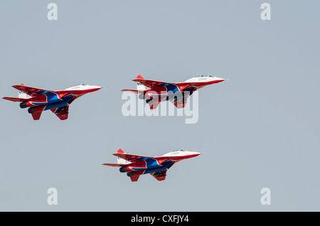 Akrobatische Flugzeuge Mig-29 auf der Airshow Batajnica 2012 in Belgrad, Serbien am 2. September 2012. Stockfoto