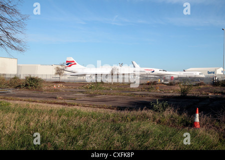 Ein pensionierter Concorde Überschall-Jet sitzt auf dem Rand des Flughafens Heathrow, London, UK. April 2012 Stockfoto