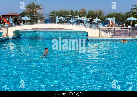 Swimmingpool des Hotels Stockfoto