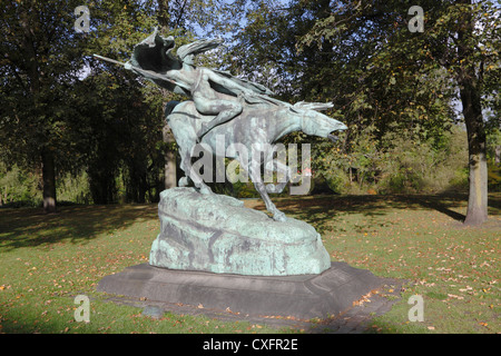 Die "Walküre" Bronze-Statue in Churchill Park am Groenningen in Kopenhagen, Dänemark. Weibliche Figur in der nordischen Mythologie. Stockfoto