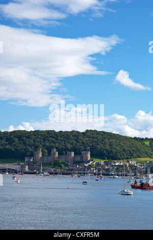 Mündung des Flusses Conwy und mittelalterliche Burg im Sommer, Gwynned, North Wales, UK, GB, britische Inseln, Europa Stockfoto