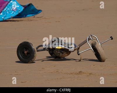 Kite Buggyfahren Warenkorb, Cornwall, UK Stockfoto