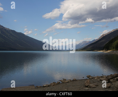 Elch-See im Mount Robson Provincial Park, Britisch-Kolumbien, vom östlichen Ende aus gesehen Stockfoto