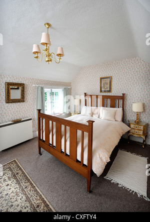 Kleines Schlafzimmer mit Doppelbett im Urlaub lassen Sie Herefordshire UK Stockfoto