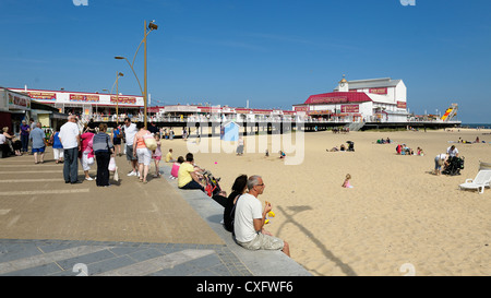 Great Yarmouth Strand und Britannia Pier Norfolk England uk Stockfoto