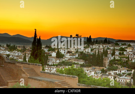 Arabische Altstadt Albaycin in Granada bei Sonnenuntergang, Spanien Stockfoto