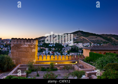 Arabische Altstadt Albaycin in Granada bei Sonnenuntergang, Spanien Stockfoto