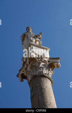 Römische Säule mit der Statue von Julius Caesar an der Alameda de Hercules Sevilla Spanien Stockfoto