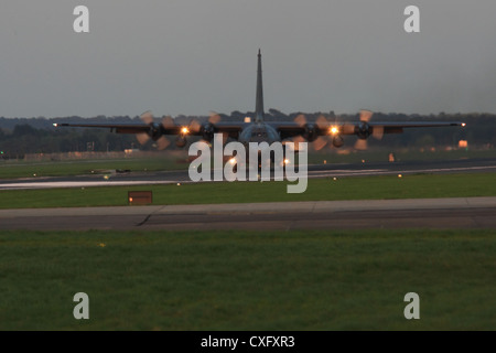 MC - 130H Combat Talon II Taxis am RAF Mildenhall Stockfoto