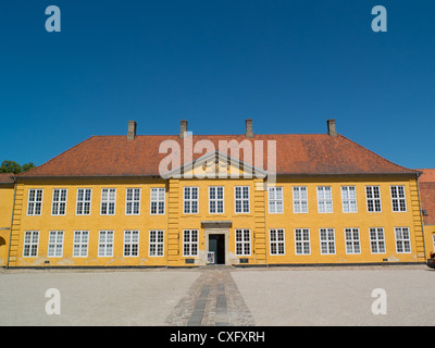 Roskilde Palace ist ein vier Flügel gelb barocke Gebäude erbaut 1733-1736 an der Stelle, wo das Pfarrhaus verwendet werden. Stockfoto