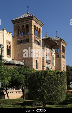 Museum für Kunst und Traditionen der Sevilla-Mudéjar-Pavillon (Pabellón Mudéjar) im Park María Luisa Stockfoto