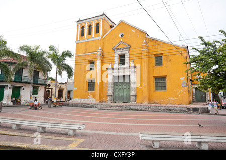 Iglesia y plaza de la Santísima Trinidad, Getsemani, Cartagena de Indias, Kolumbien. Stockfoto
