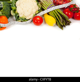 Reihe von frischem Gemüse und ein Maßband Stockfoto