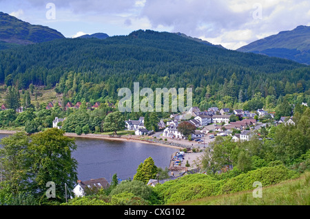 Blick hinunter auf das Dorf von Lochgoilhead, Loch Goil Logen Drimsynie Urlaub auf linken Seite, Ardgoil, Argyll Forest Park, Scotland UK Stockfoto