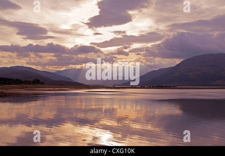 Blick vom Ardgour über Sallachan Punkt, Loch Linnhe in Glencoe, am frühen Morgensonne, Lochaber, Western Highlands Scotland UK Stockfoto