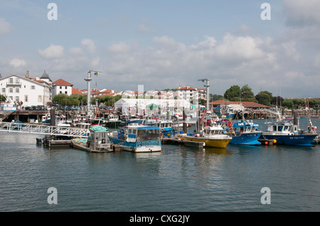 Kommerziellen Fischerboote am St Jean de Luz Südwest-Frankreich Stockfoto