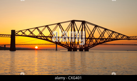 Vierte Schiene Brücke bei Sonnenuntergang, Edinburgh, Scotland, UK Stockfoto