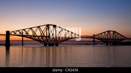 Vierte Schiene Brücke bei Sonnenuntergang, Edinburgh, Scotland, UK Stockfoto