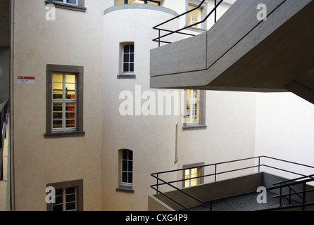 Atrium in der Albert-Ludwigs-Universität Stockfoto