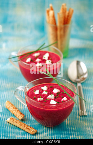 Rote Beete Gazpacho. Rezept erhältlich Stockfoto