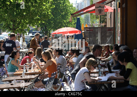 Berlin Street Cafe in der Kastanienallee Stockfoto