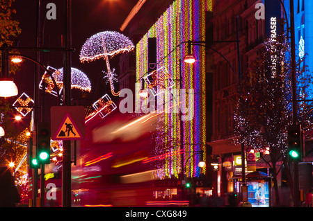 Weihnachtsbeleuchtung an Oxford Street, London Stockfoto